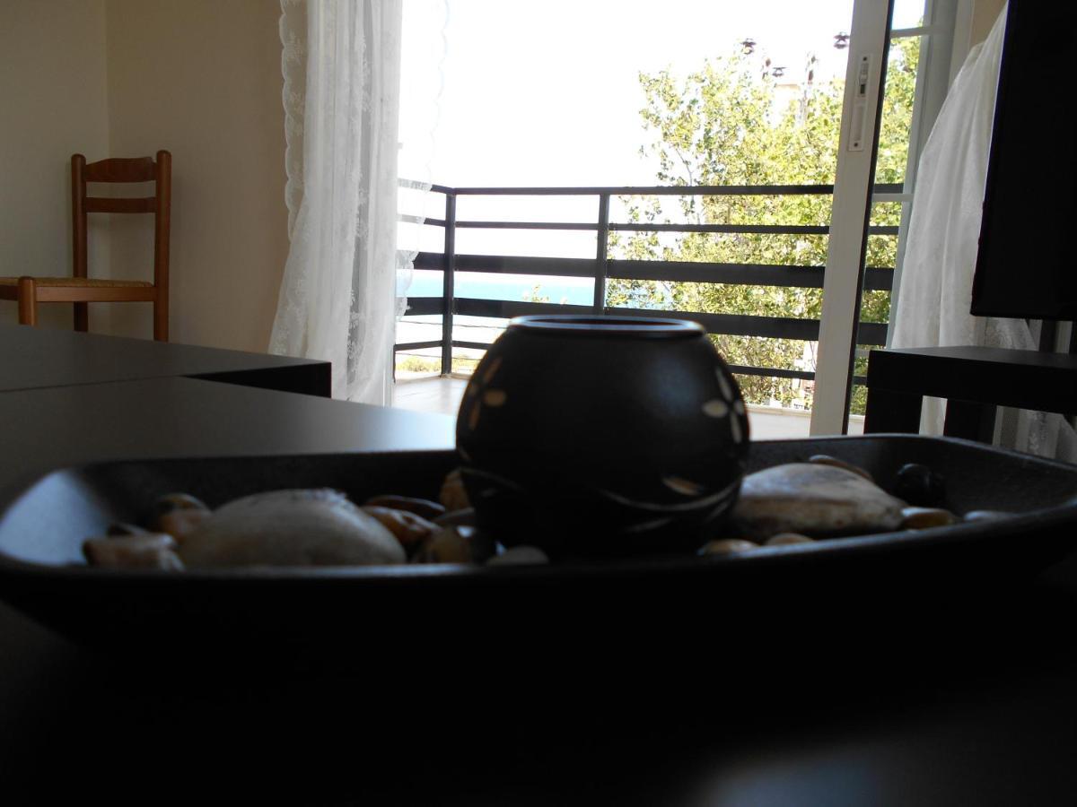Eleni'S Seafront Apartment Artemi Extérieur photo